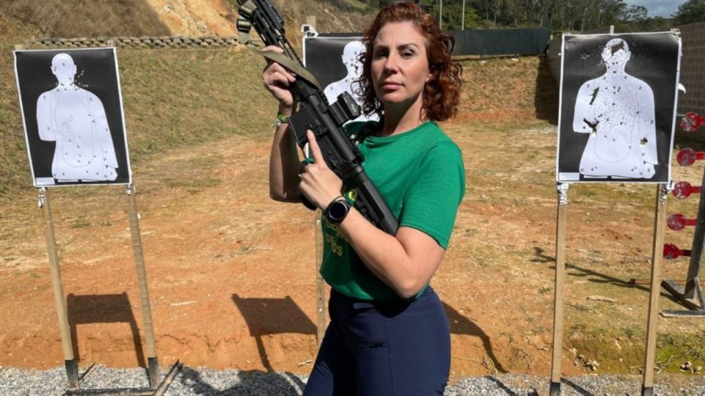 Tribunal Eleitoral cassa mandato de Carla Zambelli e a torna inelegível por 8 anos