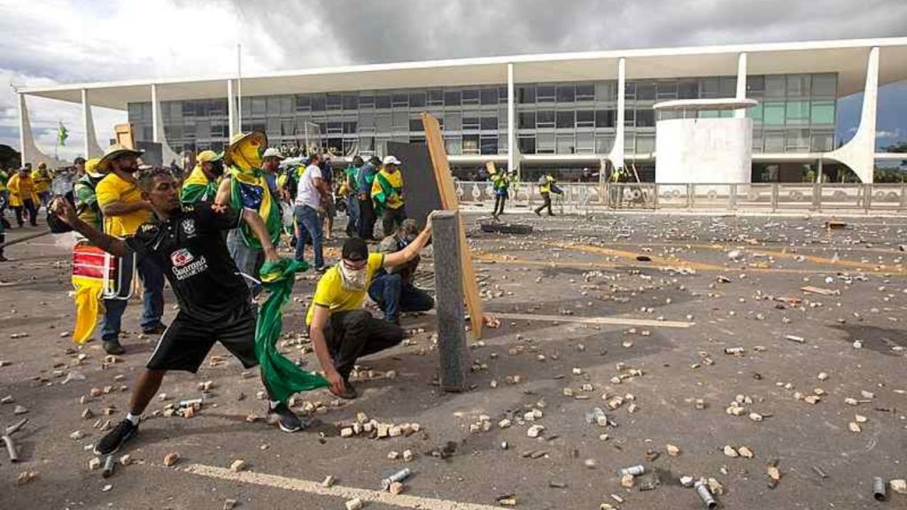 Com penas de até 17 anos de prisão, STF condena mais 63 réus pelo ataque no 8 de janeiro