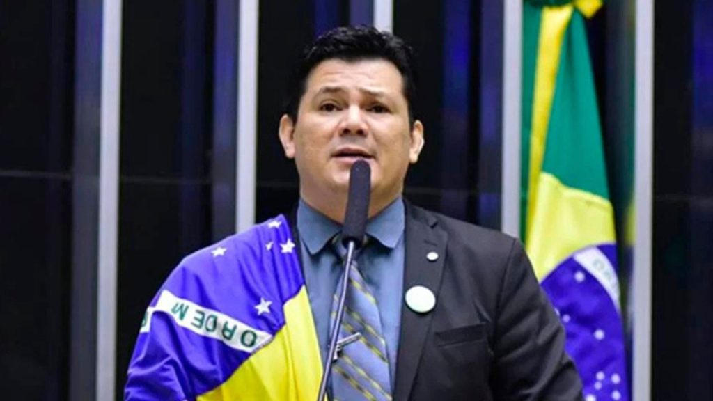 Deputado que xingou Lula de “filho da put4” e chamou Hoffmann de "prostituta" tem mandato suspenso por três meses