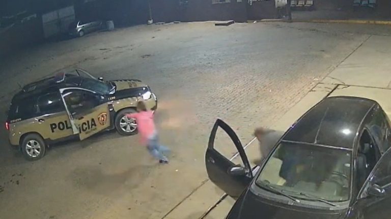 Mulher sequestrada pelo ex vê viatura da PM, foge do carro e garante prisão do agressor