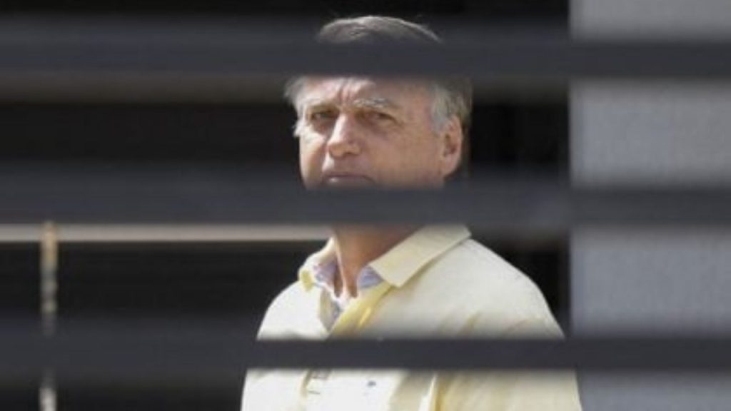 Desconfiado da comida da PF, Bolsonaro recusa refeições e Moraes libera alimentação especial