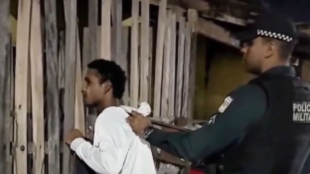 'Mãe! Socorro!': ladrão de moto dá endereço falso aos policiais e tenta enganá-los antes de chegar à delegacia