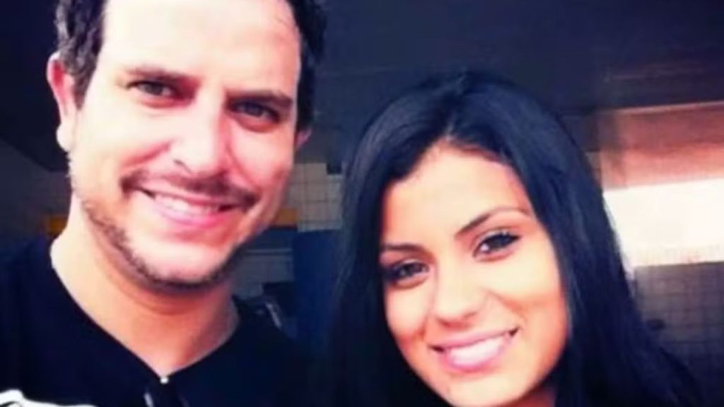 Ex-delegado condenado por m4tar namorada de 17 anos é afastado enquanto dava aulas em escola pública