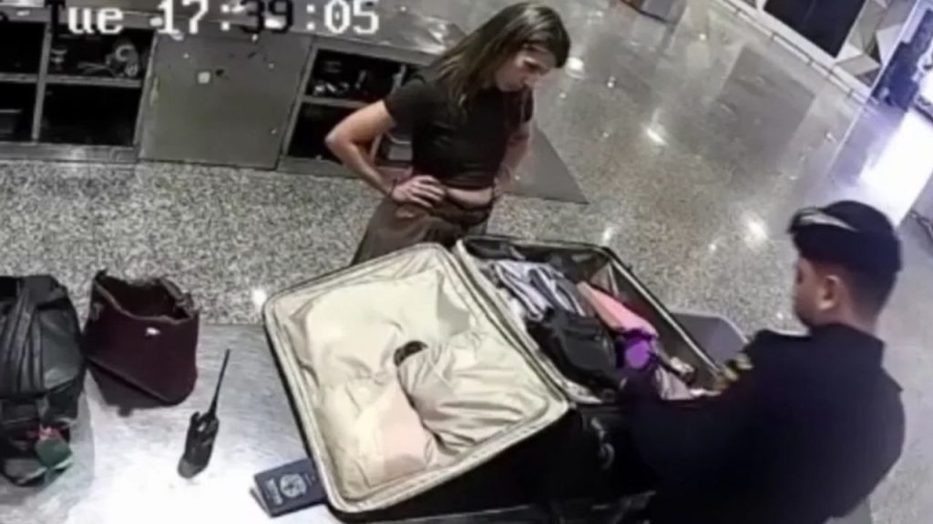 Brasileira é presa em Bali com 3,6 kg de cocaína escondidos em frascos de xampu e cosméticos